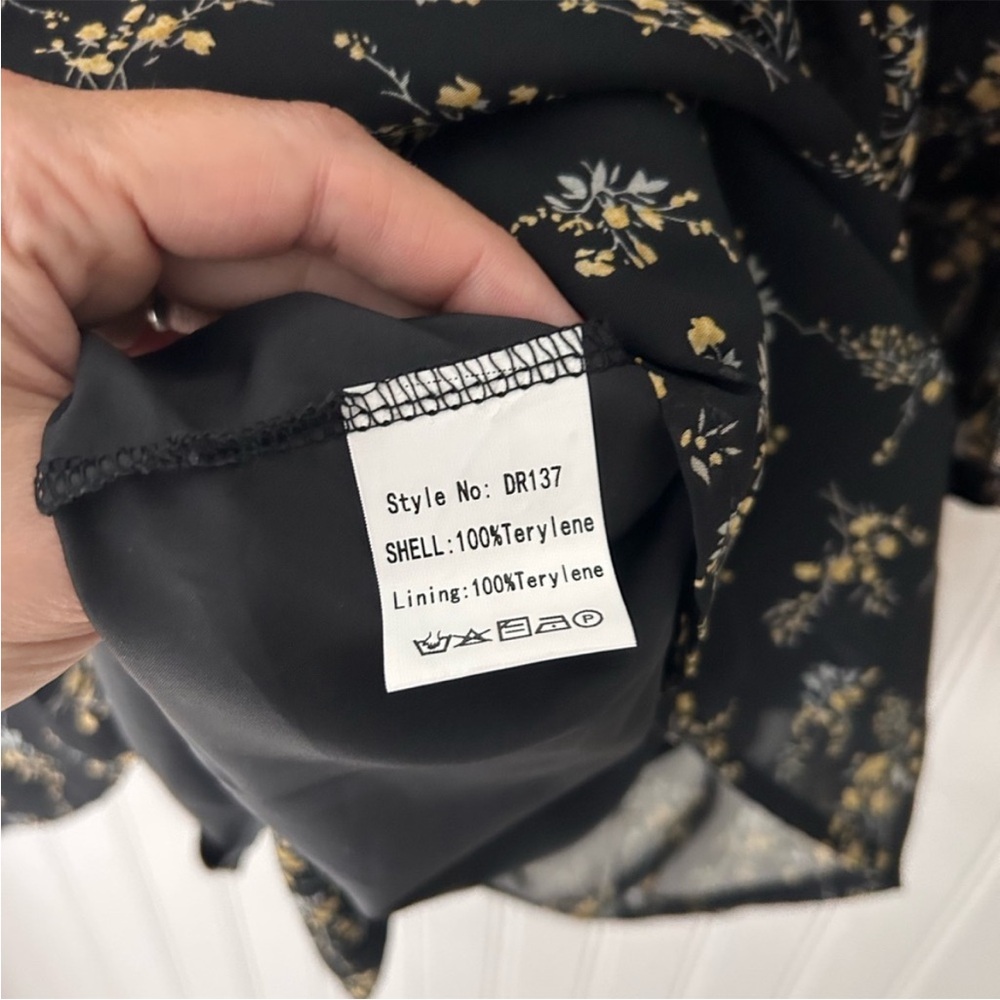 ⭐️ NEW Exlura Black Floral Long Sleeve Mini Dress size small - Picture 3 of 7